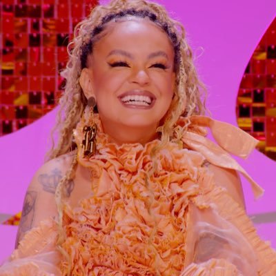 me botaram na tv e fiquei por educação. | roteirista, atriz, humorista e metida com cinema 🎬 | de axé 🌿| jurada @dragracebr 💄| @tvglobo 📺 boss@bbraga.com 💌