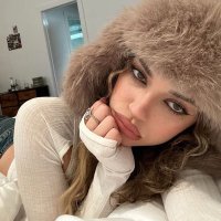 bruna (@jcksfox) 's Twitter Profile