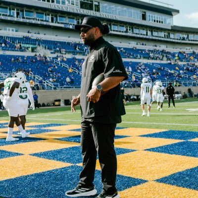 Assistant Edge Coach @sacstatefb | Grey Cup Champ ‘16 @cflredblacks | Griz Alum @montanagrizfootball