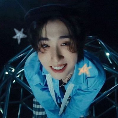 that one oomf who doesn’t play about blue haired skz