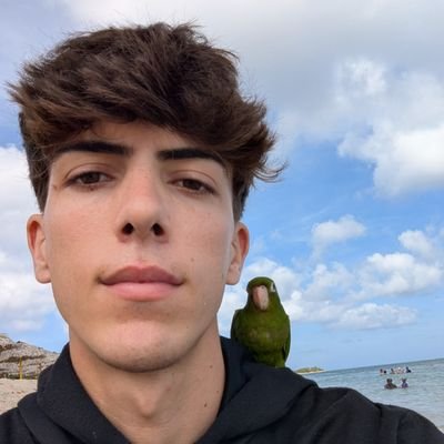 Dios primero✨
Chico tranquilo que ama viajar ✈️ y la naturaleza 🌿🪵🍃
