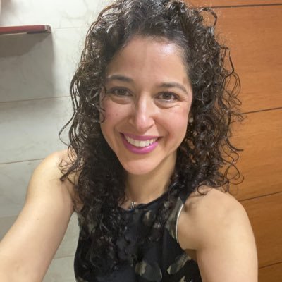 Trabajadora Social de ❤️ Mediadora Comunitaria 🤝. FEMINISTA DIALOGANTE💚💜. Antimusa del poeta. Socialista orgullosa, no militante.