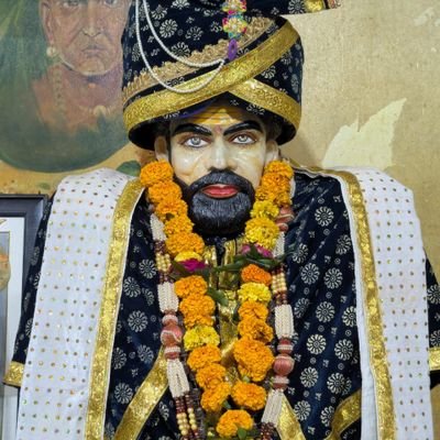 हिंदु, भारतीय ,मोदीजी समर्थक,इतिहास अभ्यासक ,संस्कृत व संस्कृती अभ्यासक,कायमचा विद्यार्थी ,Law school...८० पैसे पर post 😂