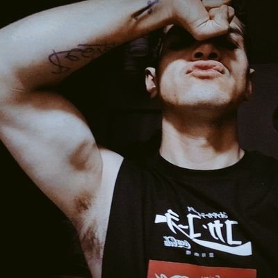😈 The Devil 😈 with green eyes.
💚🇲🇽 Mexican Savage 🇲🇽
https://t.co/wrWfgNYdWA 🔞
Creador de contenido. Sigo siendo sobreviviente del desamor
