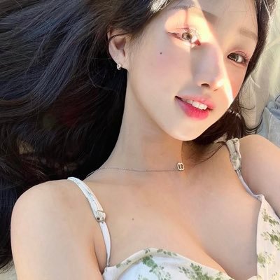 𝐓𝐈𝐃𝐀𝐊 𝐍𝐘𝐀𝐓𝐀 ❥— Dari tatapannya, sang puan menyimpan terlalu banyak cerita yang tak kunjung usai, dia 𝑲𝒚𝒓𝒂 𝑳𝒖𝒏𝒂𝒓𝒂 ᅠ ᅠˎˊ˗