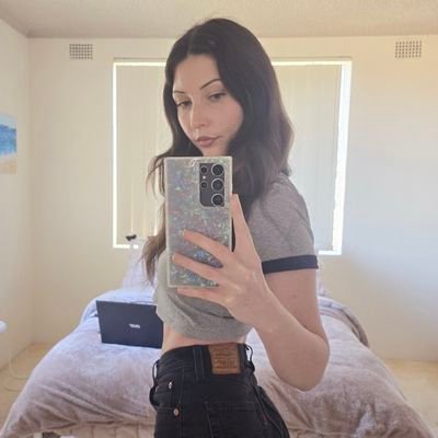 neuroticfairyyy's profile picture. peaty 🍊 | fren 🤍 | noticer 🧐 | esotericism 🔮
