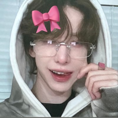 maddsfirm7's profile picture. 🎀 21 | bts | xlov | svt | ateez | txt 🎀