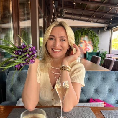 Mira996699's profile picture. A woman who’s been through quiet storms and still chooses softness🌴🪷💐