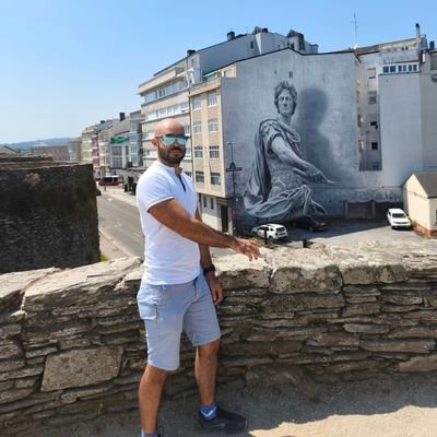 Primun vivere, deinde philosophari.
No tomen Twitter tan en serio, escribo aquí opiniones impopulares