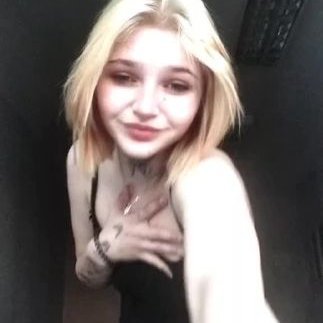 Hi! I amJanice VanPlease give me some attention, love you!