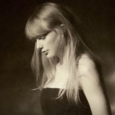 90's baby • Philly Sports • Democrat • Aquarius • Swiftie (normal) • Americory fan/BB fan • Beatles fan • In my reading era 🫶