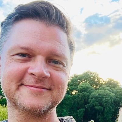 Cultural and Literary Historian, EM PhD | Analyst-Feminist-actor-massage therapist-cook- @kylieminogue -Nigella-Kate Bush-Dannii-ALL my views-He/They 🌈❄️🕊