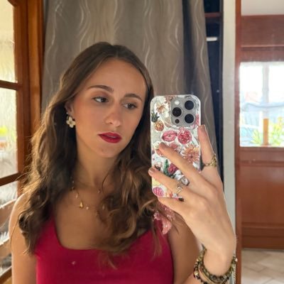 anais__bnl's profile picture. wine & love