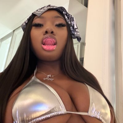 choclasian's profile picture. 💕🇬🇧🇺🇸🇳🇬