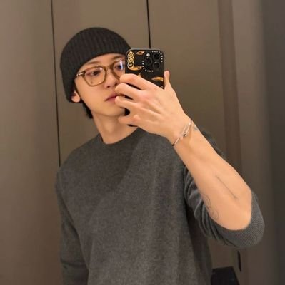 nourloey's profile picture. 🌒lost in music, found in EXO ✨🪐