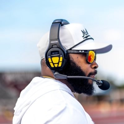 Believer | Husband | C/0 2023 DCTF 40 Under 40 | Defensive Coordinator & LBs at McMurry University | @McMURRYFOOTBALL #WarHawksFAW #GOOD #EAT