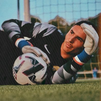 Class of 2026 (17 yo) | GK 🧤 since 1 year - ex point guard four years 🏀 - Left footed | 6’1 | Paris, France
