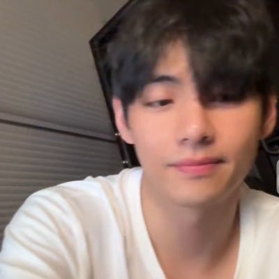 fan account // loving bts and kv 24/7 // sometimes writing random things // 21+
