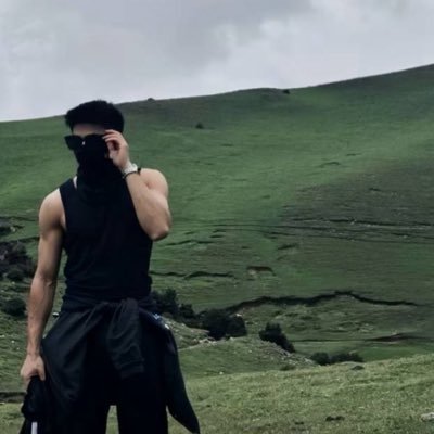 Xu1773's profile picture. 🏀体校大三｜186-81-45 18🍆直｜单男｜收无脑🏧💰傻逼公母狗｜🚪门槛150｜45码大臭脚爆耍贱狗🖕