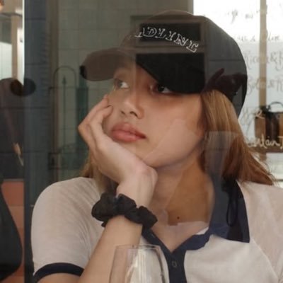 lisa from blackpink سترينجر ثينقز موسم 5 في نوفمبر 26 old 25
