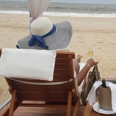 Psychologue clinicienne,Sapiosexuelle,Féministe,Panafricaine,Chrétienne,Mère d’un merveilleux garçon,Tennis lover,Congolaise…