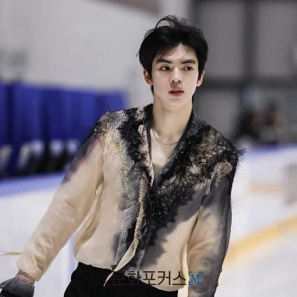 Goldjun011021's profile picture. 차준환 ⛸️
Junhwancha🫠