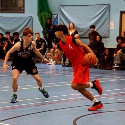 6'1.5 Point Guard - 165 pounds - Class of 2026 - 3.3 GPA - Club : Luton basketball club U18/men’s and Oaklands college