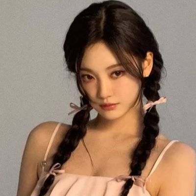 Stunning calliope in a human form, alluring the kwangya by her harmonious voice ✧ 宁艺卓 the chief of muse.