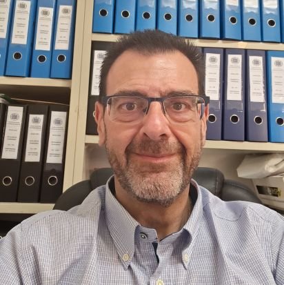 Λιγο ευαίσθητος, λίγο καλό παιδί μα αληθινός 100%