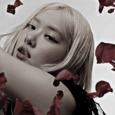𝓦ith rings on her fingers and bells on her toes, she shall have euphony wherever she goes. Fallen in with the Junoesque mirthful lassie, Rosie.