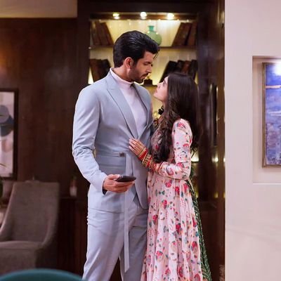 SENIOR FINANCIAL ANALYST, EXTROVERT,GREAT HUMOR, SINGER, DANCER, SHAYAR, PROBLEM SOLVER, EDITOR, KDRAMA, CDRAMA, CRICKET, MOVIE LOVER, SRK, SHRADDHA KAPOOR