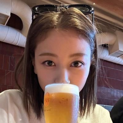 Sobrevivendo com café, K-pop, músicas e GLS.
Tomando uma com a Jihyo 🍻🫦🏳️🌈