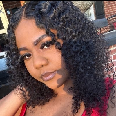 “she think she all that”… & DO. 🥳 public figure - Instagram: @kmurkk 🤩🤩