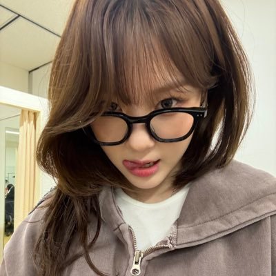 chaehyeouni's profile picture. @neuvefairies's white way of delight Kim Chaehyun. (2002)