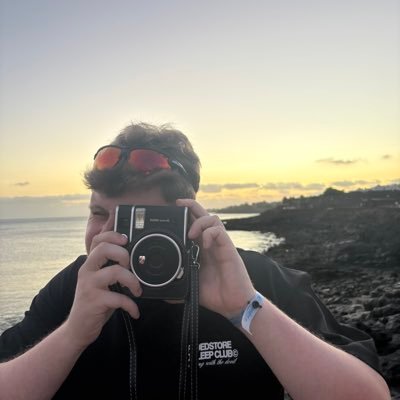 reidyfutbol's profile picture. We must be brave