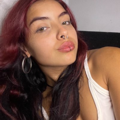 Potatoes & eggs are my love language 🥔
When I’m not painting or strumming my guitar, I’m probably cuddled up with my 2 cats
My page is FREE don’t be shy❤️