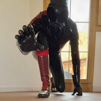 sneakerbeast78's profile picture. 🇨🇭 Romeo Sneakerbeast Rubber Leder Neopren Skinhead BDSM