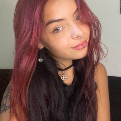 Singing to my cats while sipping beer, reading with paint on my hands, dreaming of potatoes and eggs… my page is free, don’t be shy👇🥵