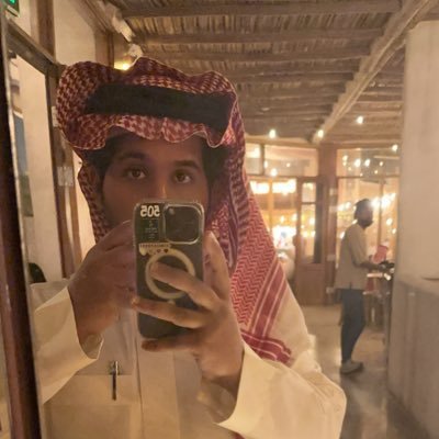 بعيدا عن المثاليه انا شخص بسيط وأغلى م املك والدتي❤️