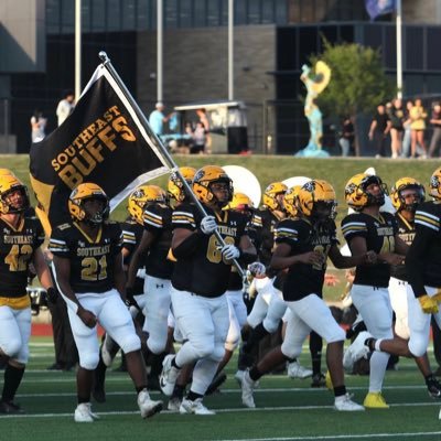 JamesHorn4549's profile picture. Wichita southeast 6’0 ,255lb OG 2 sport athlete 🏈🤼‍♂️