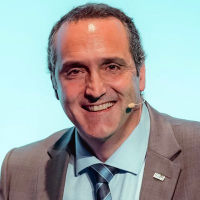 Con el tiempo aprendí, que la diferencia entre tener ÉXITO y FRACASAR está en mantenerte en el juego mientras otros arrojan la toalla…