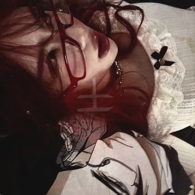 Ela/Elu
🏳️🌈
escrevo umas coisas e de vez em quando faço uns edits.
𝐓𝐢𝐞𝐧𝐞𝐬 𝐞𝐥 𝐝𝐢𝐚𝐛𝐥𝐨 𝐞𝐧 𝐭𝐮𝐬 𝐨𝐣𝐨𝐬