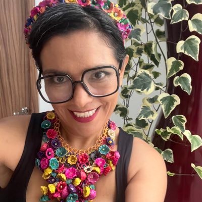 trabajo en la magistratura federal, me interesan temas de igualdad y sistema penal acusatorio… bendecida x ejercer mi vocación y si, soy de “esas” #feminista