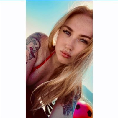 risa_marie47's profile picture. 