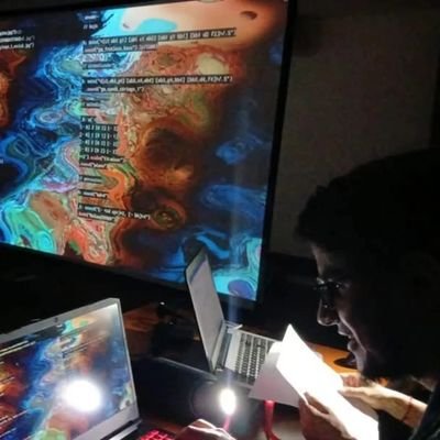 Escritor. Economista (@FCHE_UN y @EconUrosario). Melómano y músico aficionado. Humanista secular.