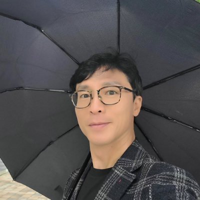 손목 위에 흐르는 시간,
단순한 초침이 아닌 나만의 태도와 품격.⌚✨
매 순간이 클래식, 매 순간이 나다움.🕰️💎