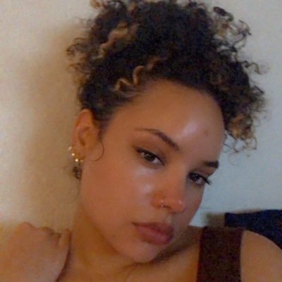 🧘🏽‍♀️