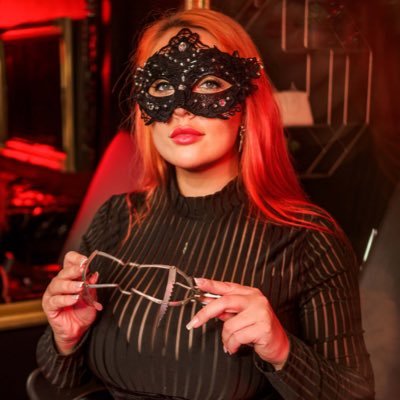 Pro-Dominatrix. London based 🔞 House Mistress & Co-Owner of @BayswaterDS & @MaidavaleDS Apply via https://t.co/fg3UIFteKa ⛔️NO DM⛔️
