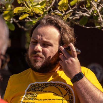 Essa rede social já foi legal pra discutir esporte, agora só serve pra eu postar edits até a conta cair por copyright. Criadero de boludos.