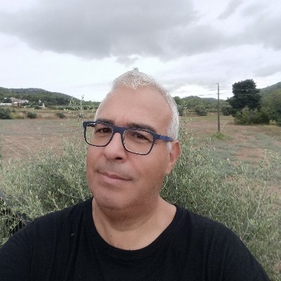 Fill d'Albinyana. El covid em va posar a prova. De petit volia ser músic, però vaig començar a escriure i m'hi vaig quedar. Seguim endavant.